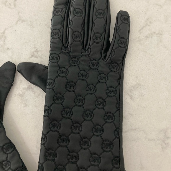 Michael Kors Gloves - Picture 3 of 9
